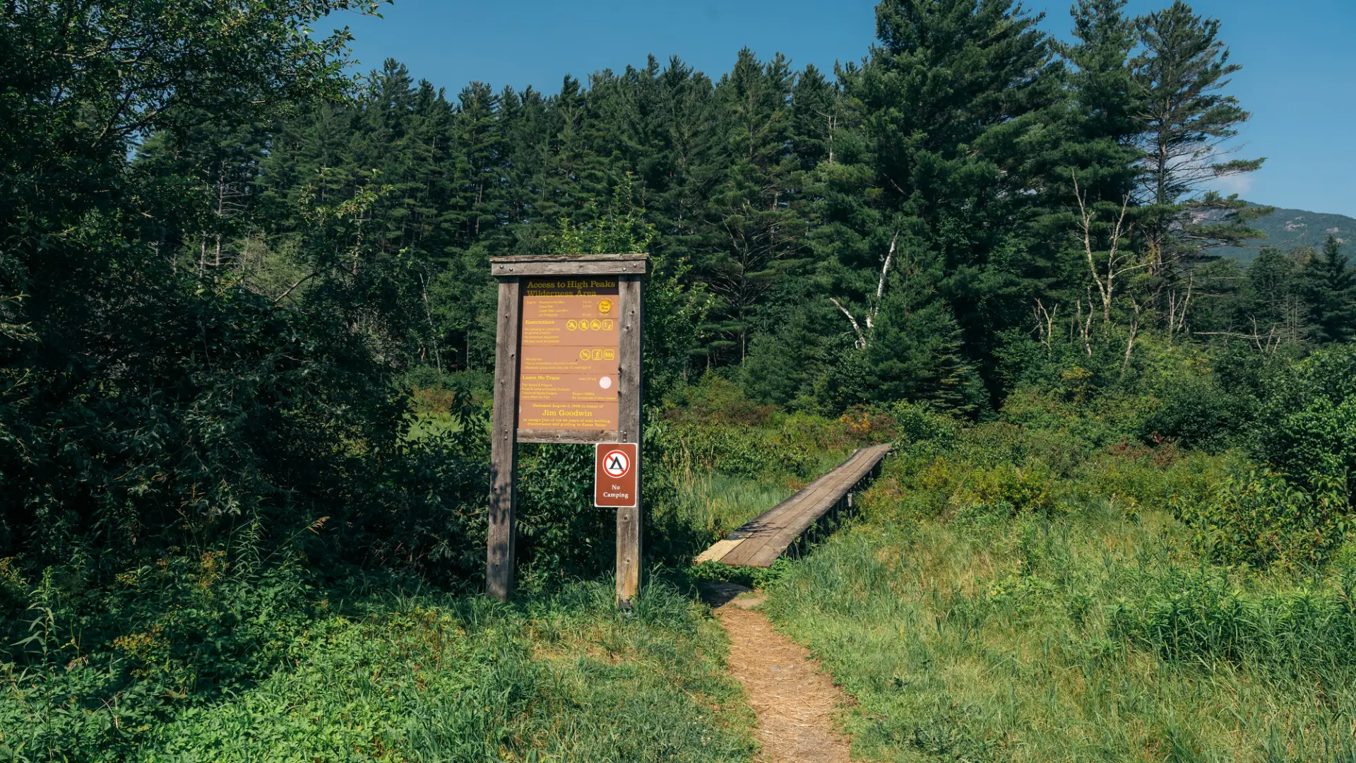 Sign at trailhead and boardwalk