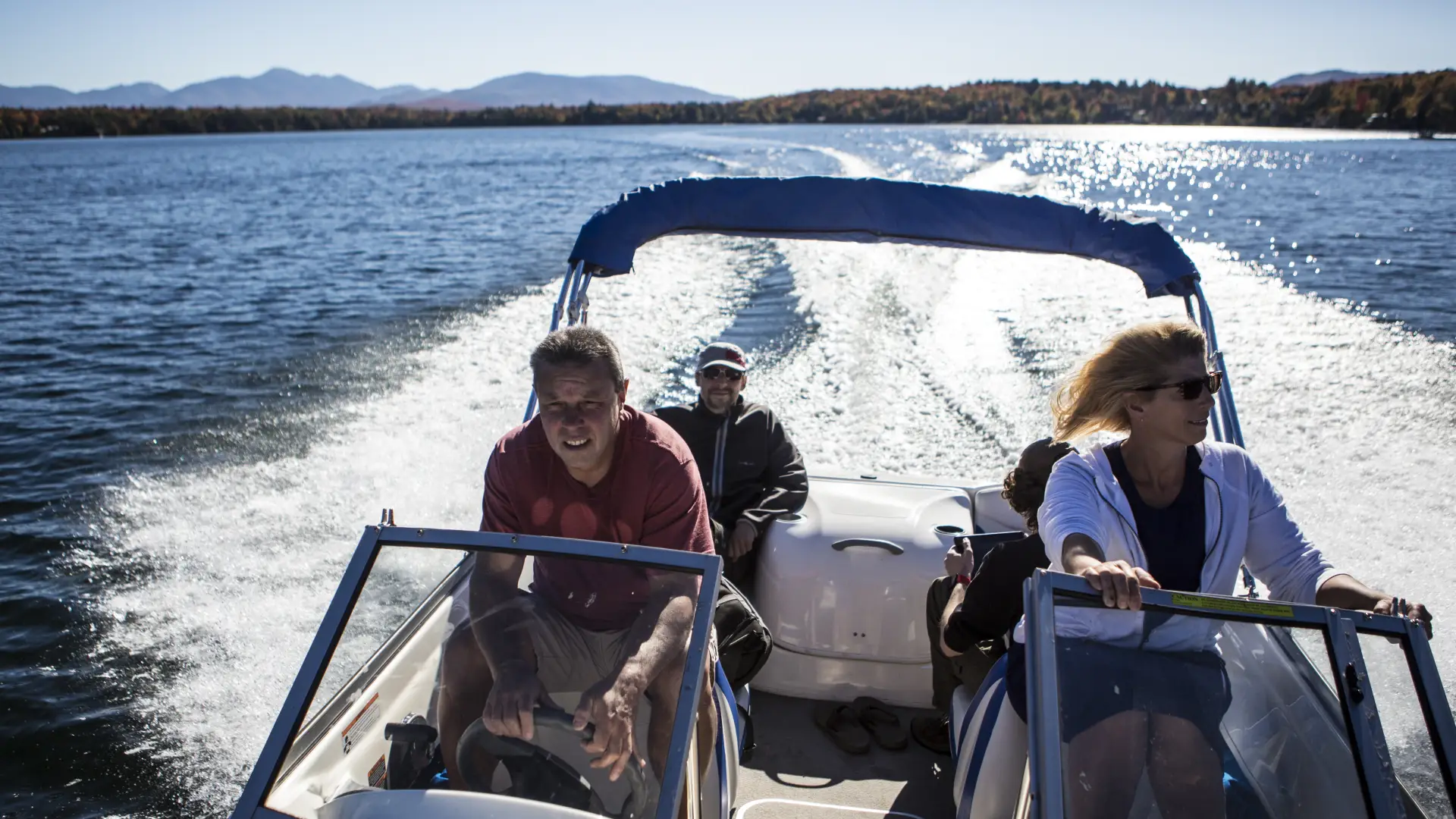 Explore the whole lake from a motor boat.