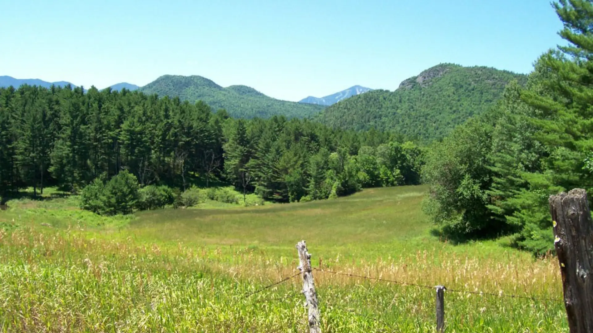 The side roads go through tranquil landscapes.