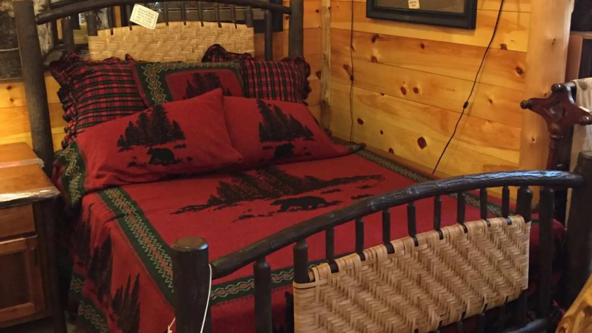 Hickory bed