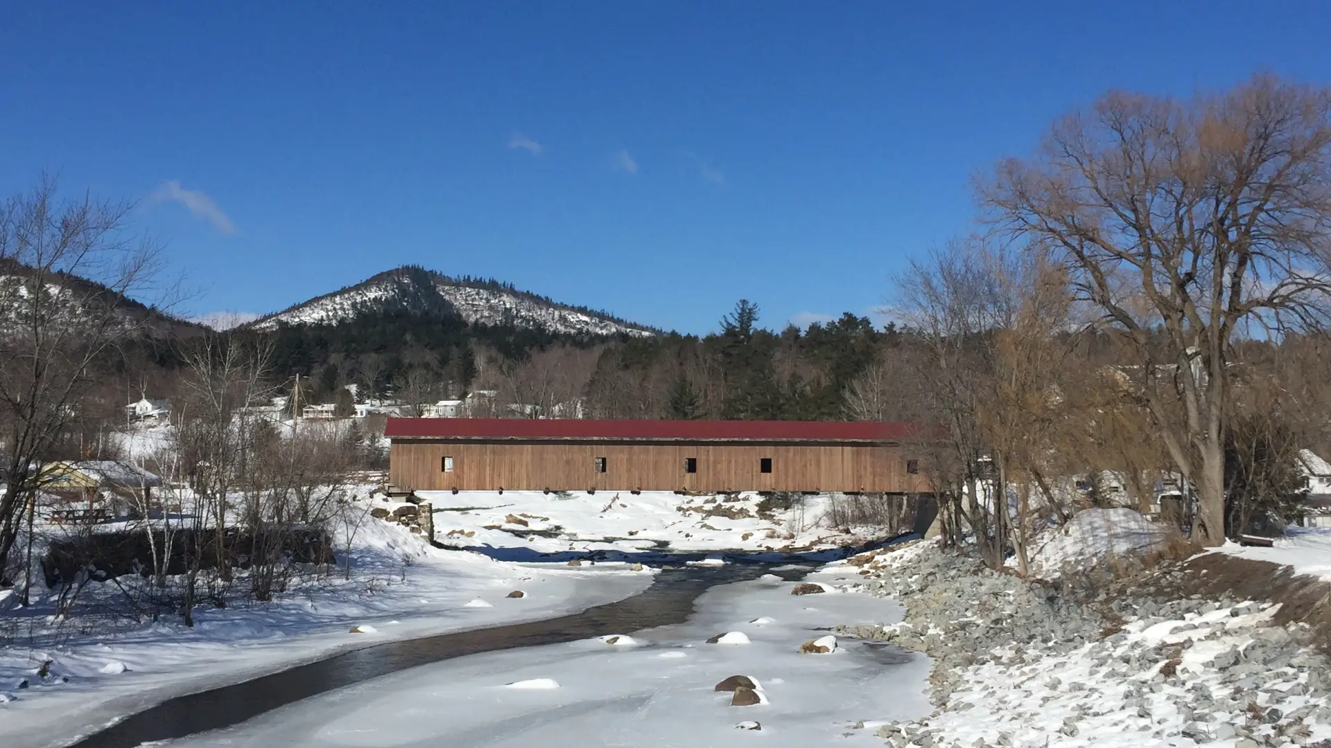 With winter, new elements of the landscape appear.