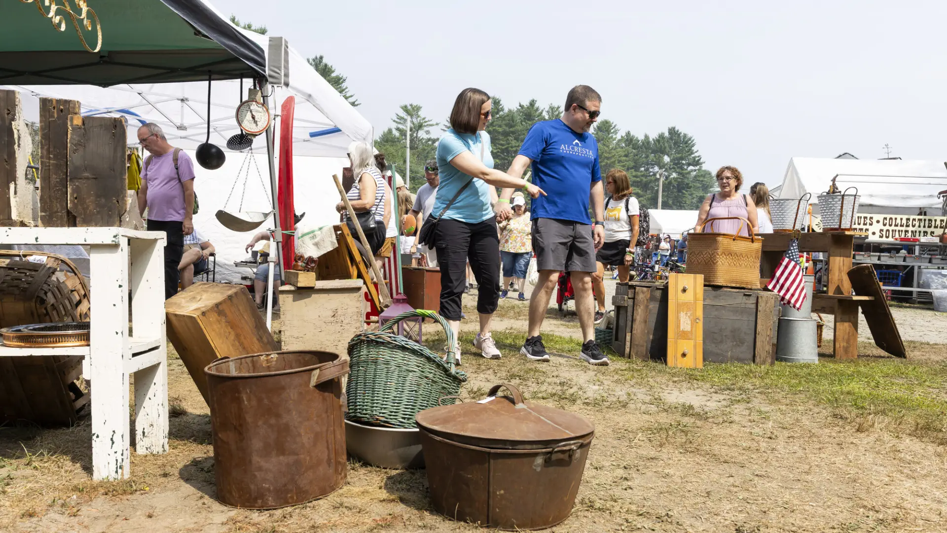 Brimfield shoppers