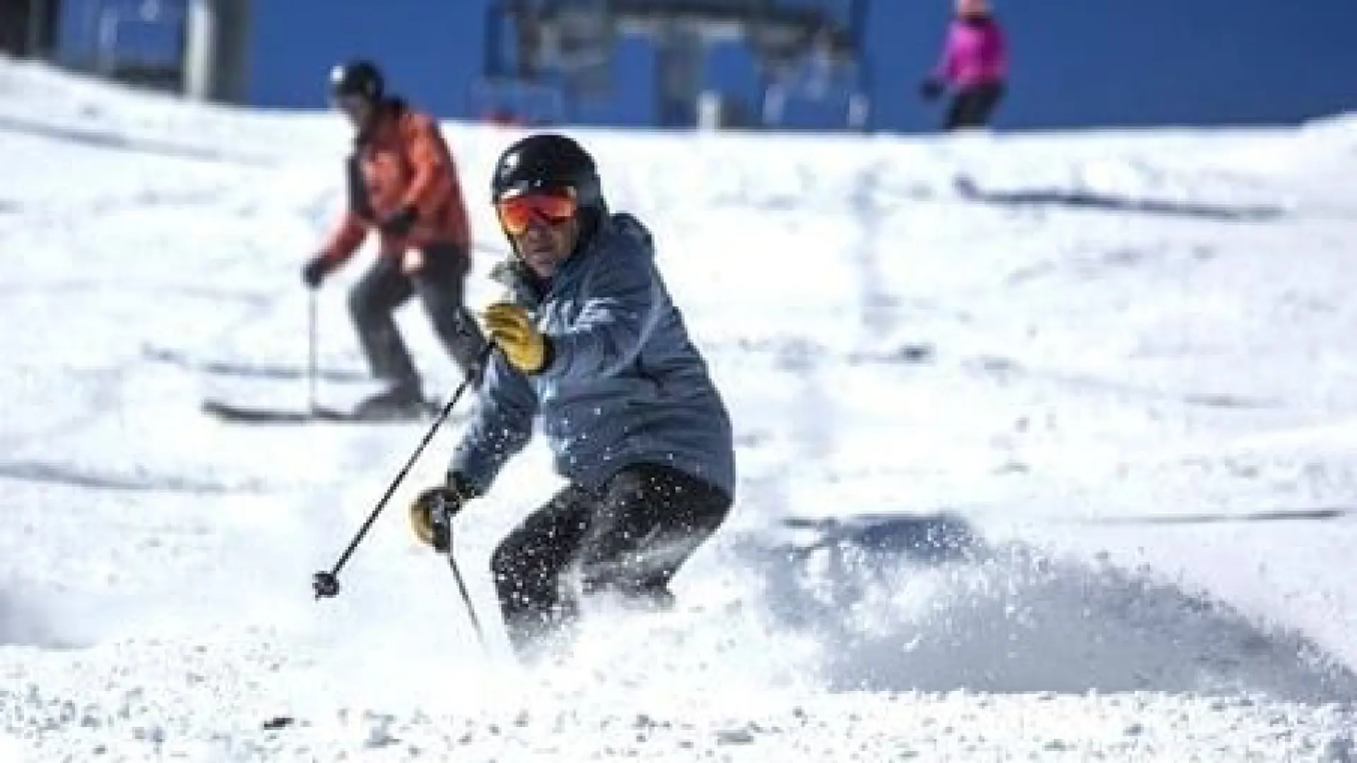 People skiing