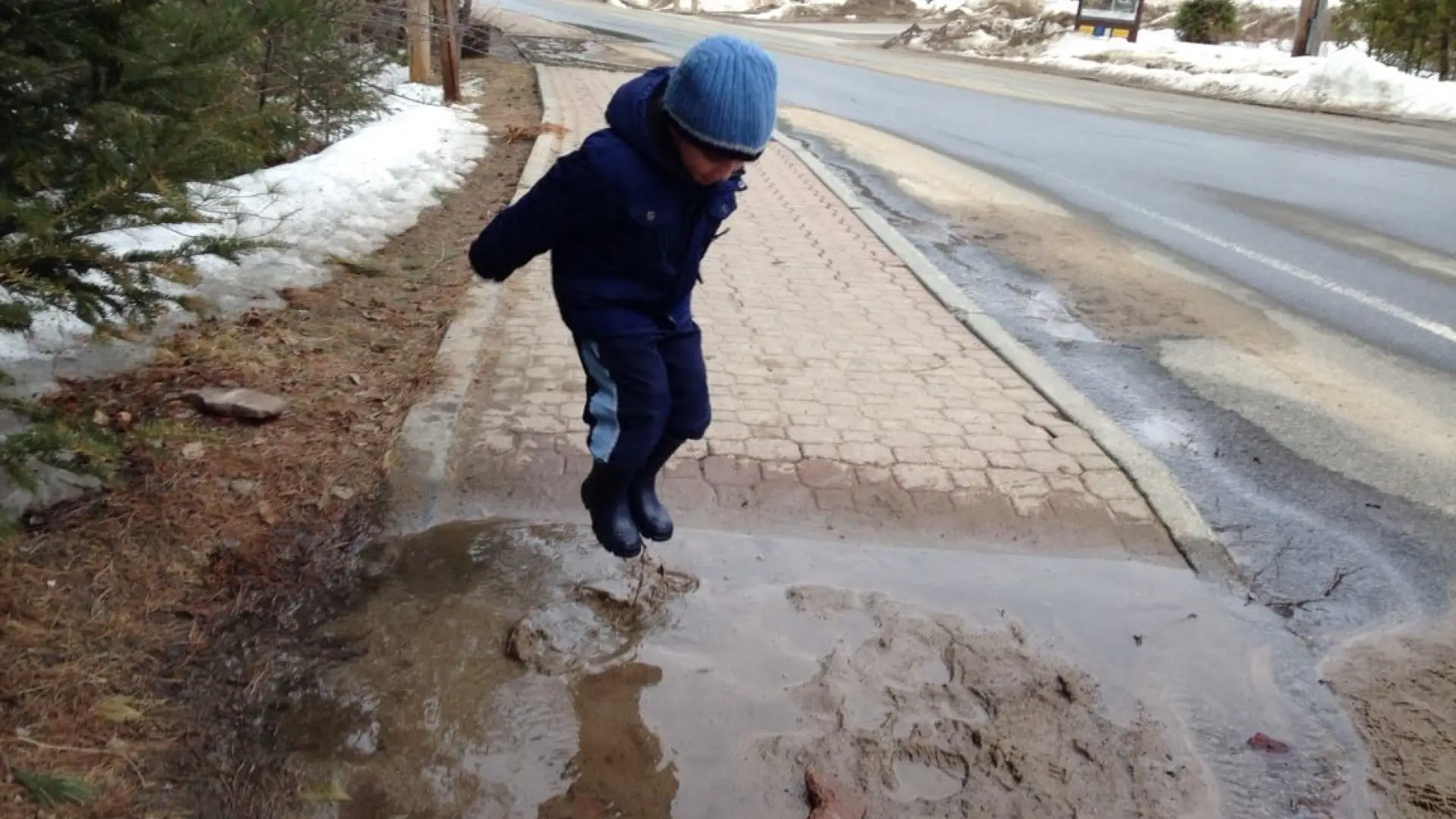 Yeah, Mud Season isn't so bad afterall :) And, I think Oliver benefitted from my little mommy time-out, as well!