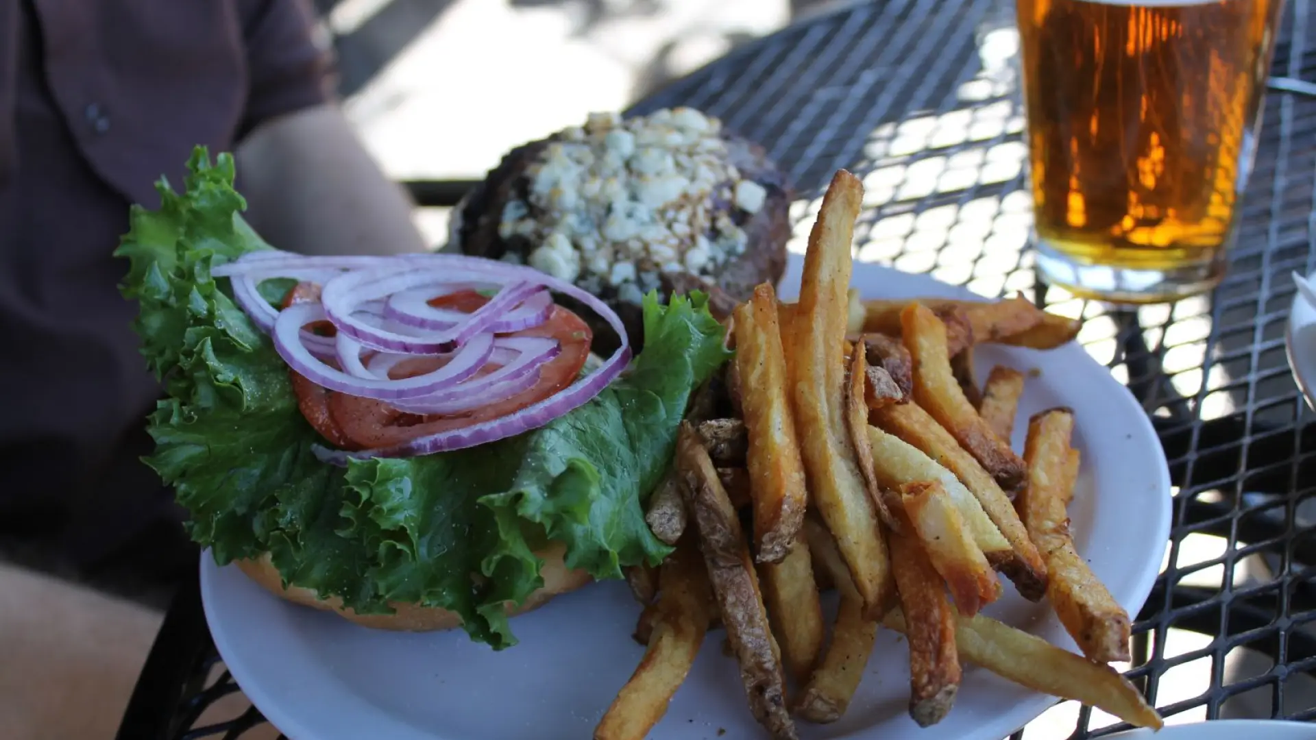 You can definitely judge a restaurant by the quality of standards like this, and Lisa G's always passes with flying colors.