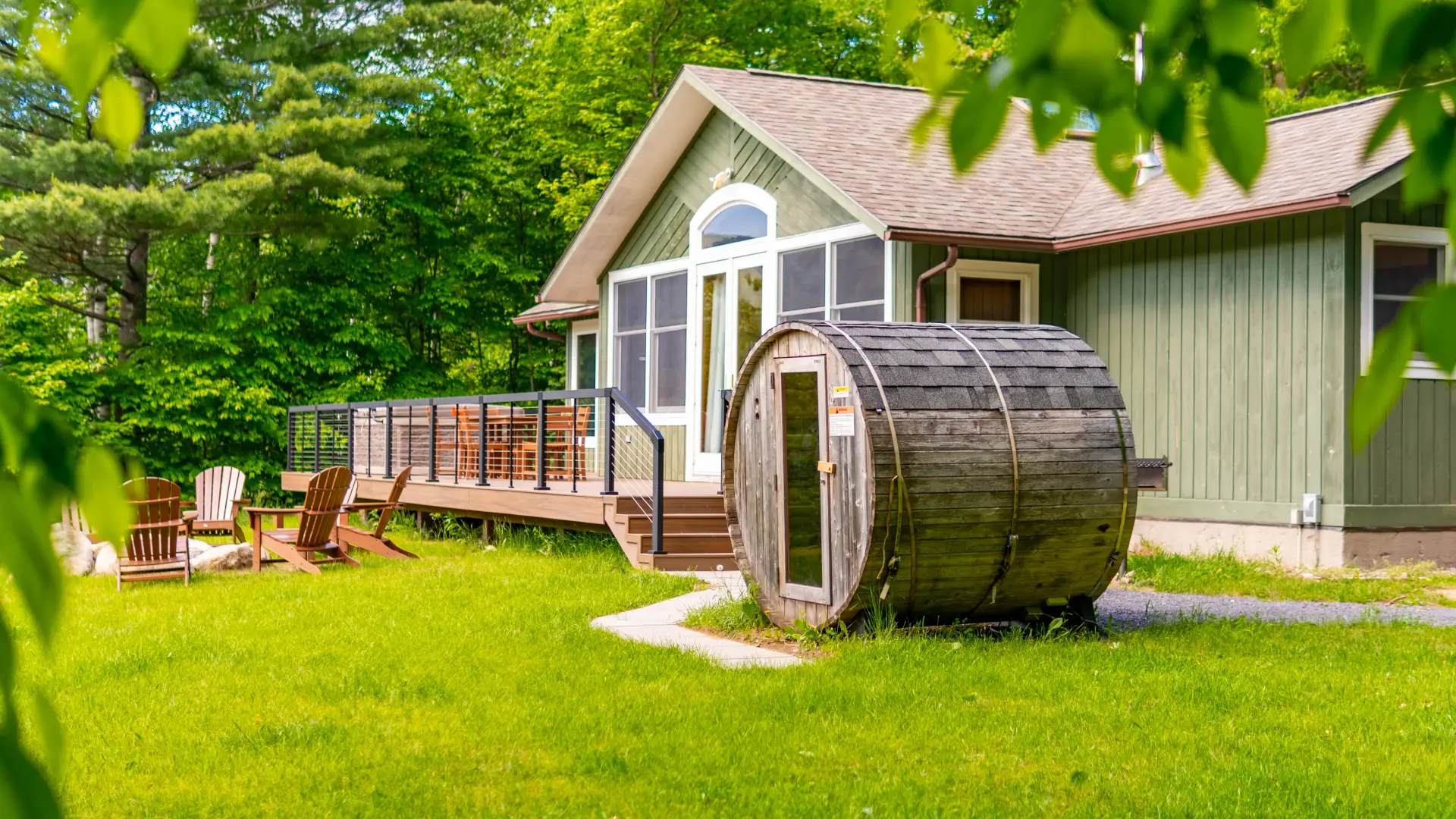 Sauna and back deck 