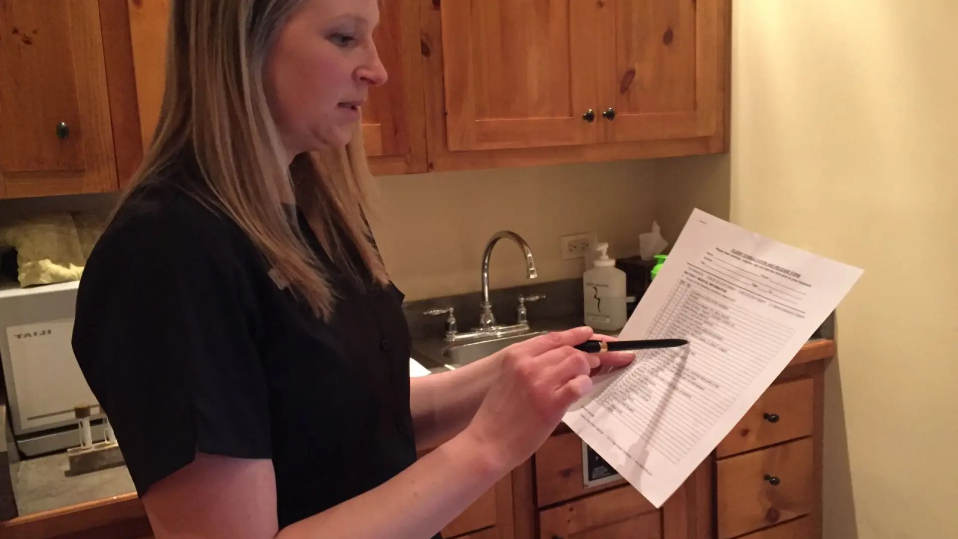 Sue explaining the procedure for my Hydrafacial