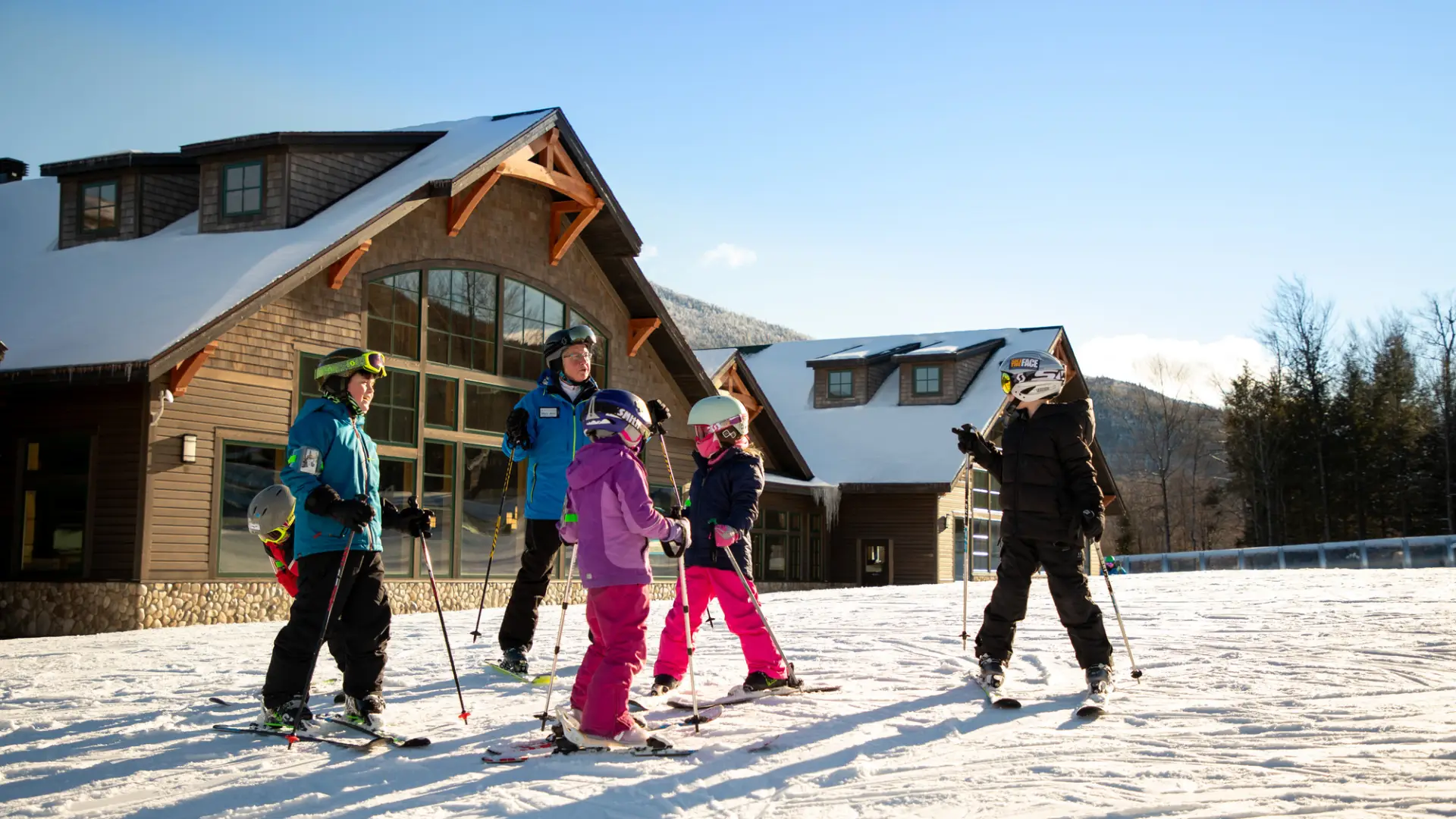 A group of kids getting a lesson on skiing