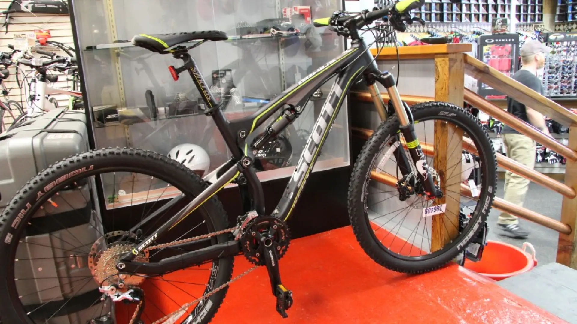 Scott's new Genius at Placid Planet Bicycles