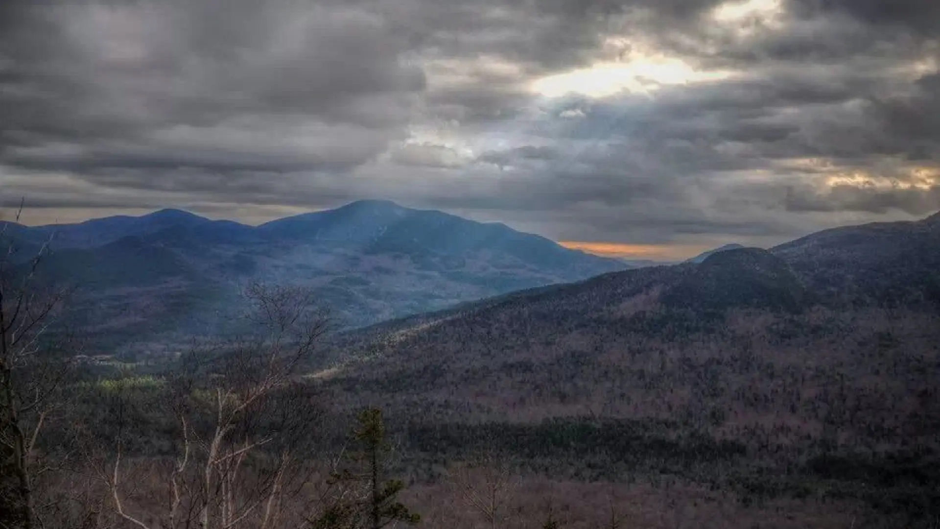 The glory of the Great Range in the light of autumn.