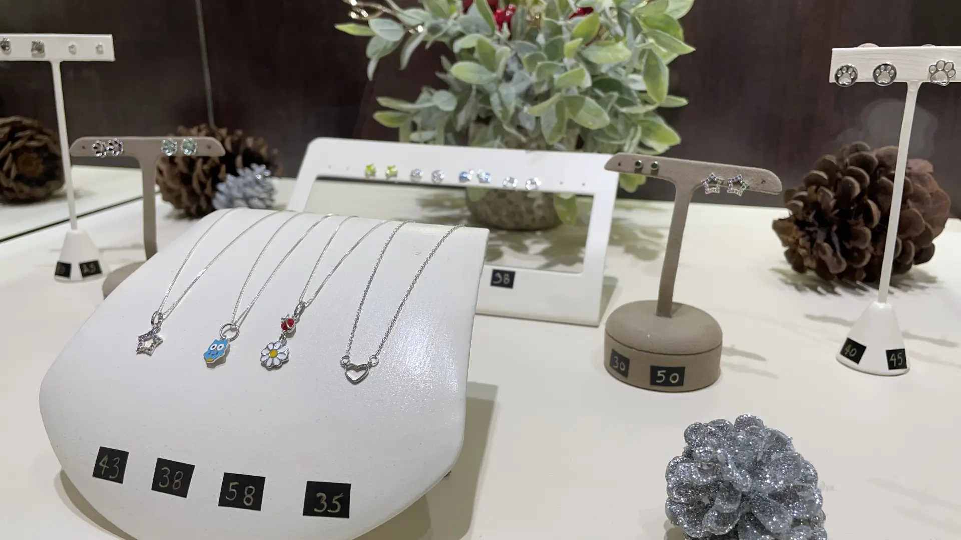 Darrah Cooper offers affordable jewelry for young customers, too!