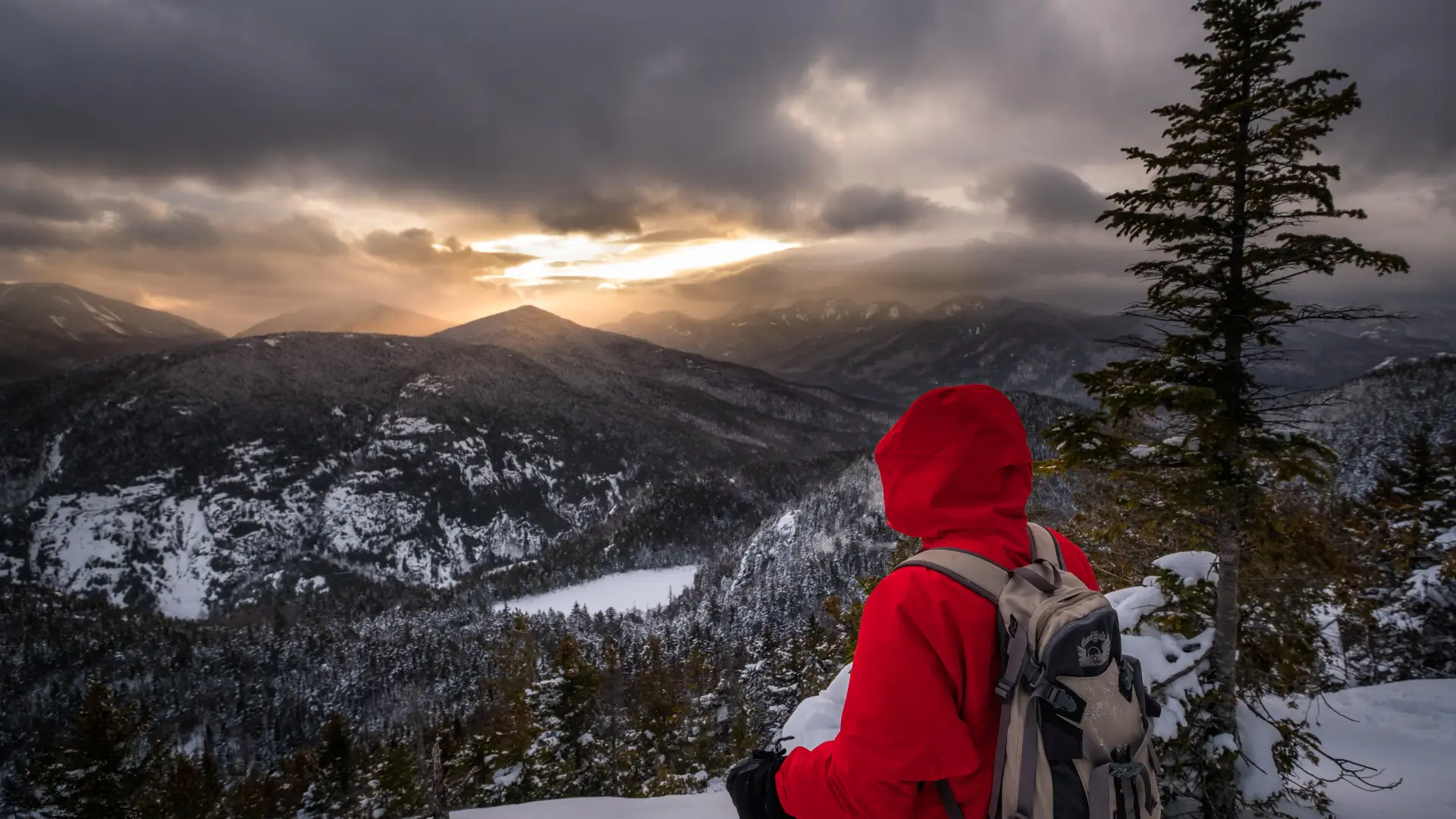 Giant Mountain is famous for the wonderful views in any season.