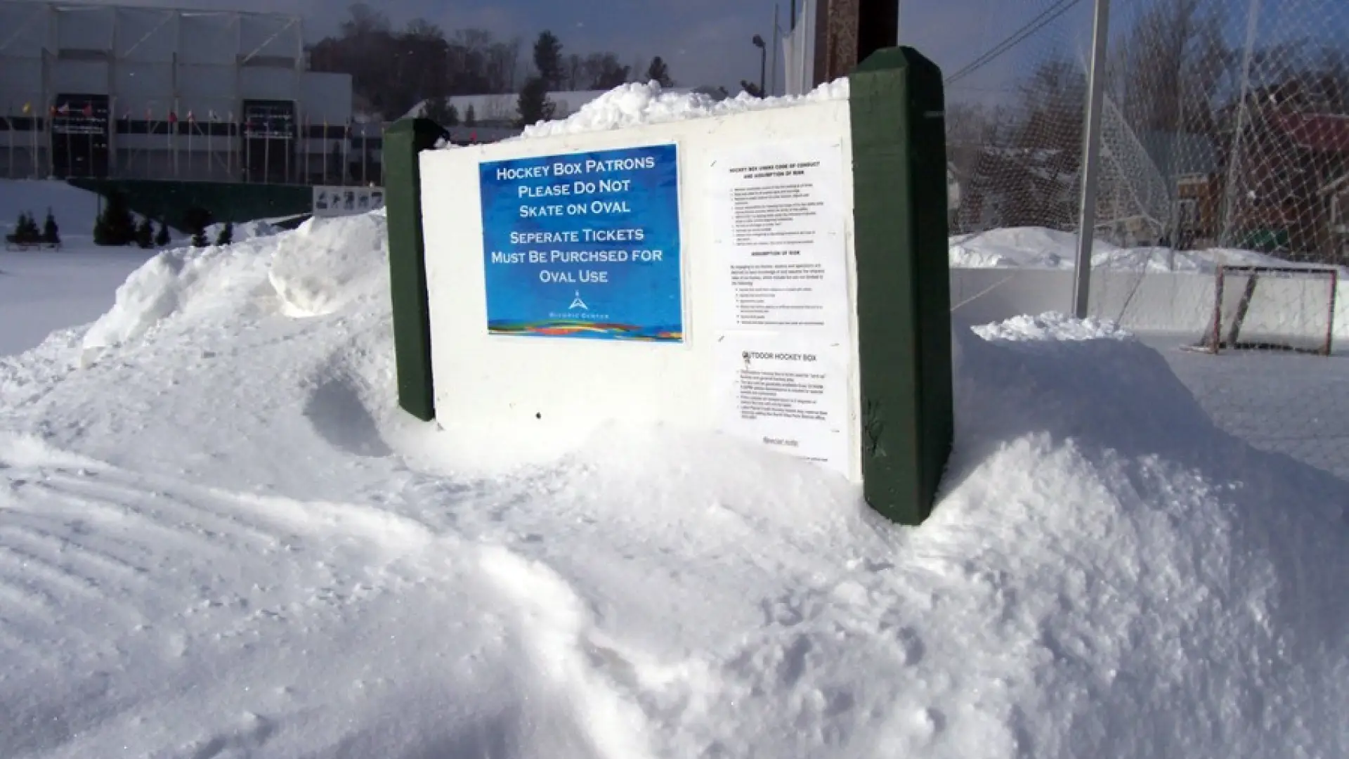 A sign for a hockey bpox