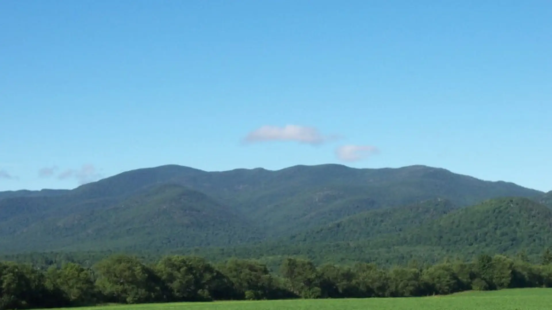 Street and Nye mountains as seen from Loj Road.