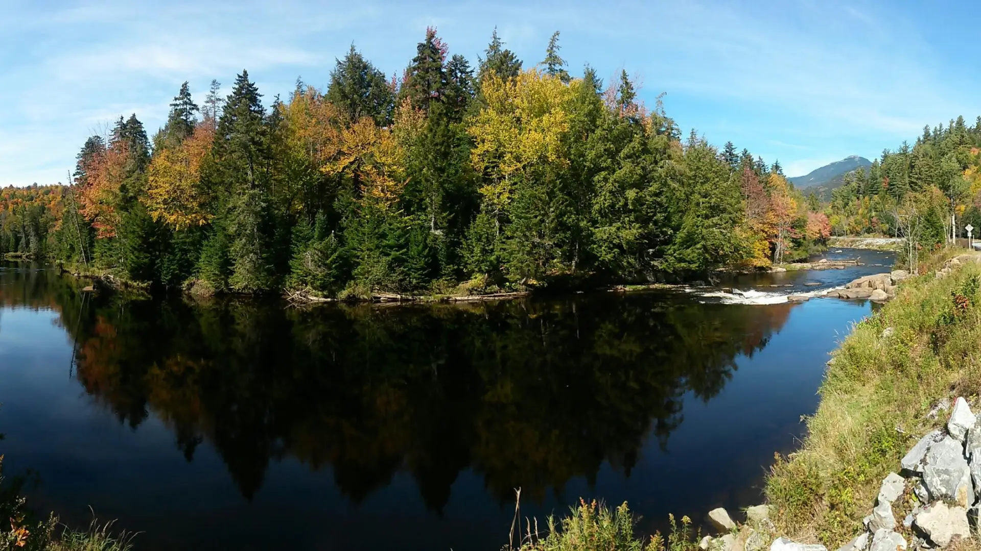 Monument Falls is along this route, a great little hiking path and photo opportunity.