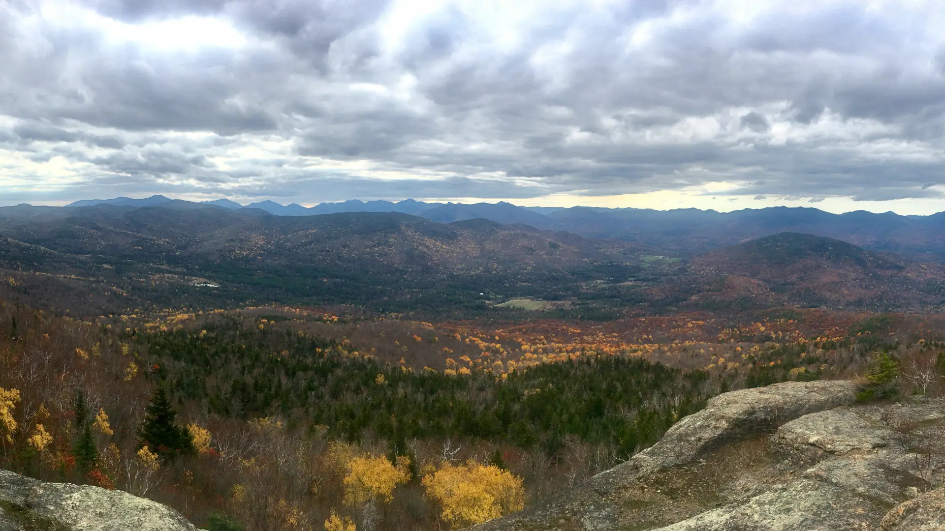 A fall view from the top of a mountain.