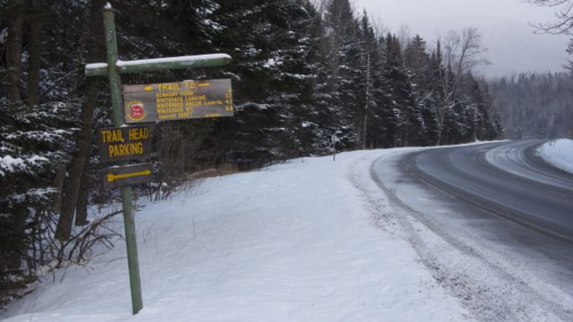 Trailhead sign indicating milages and where to park
