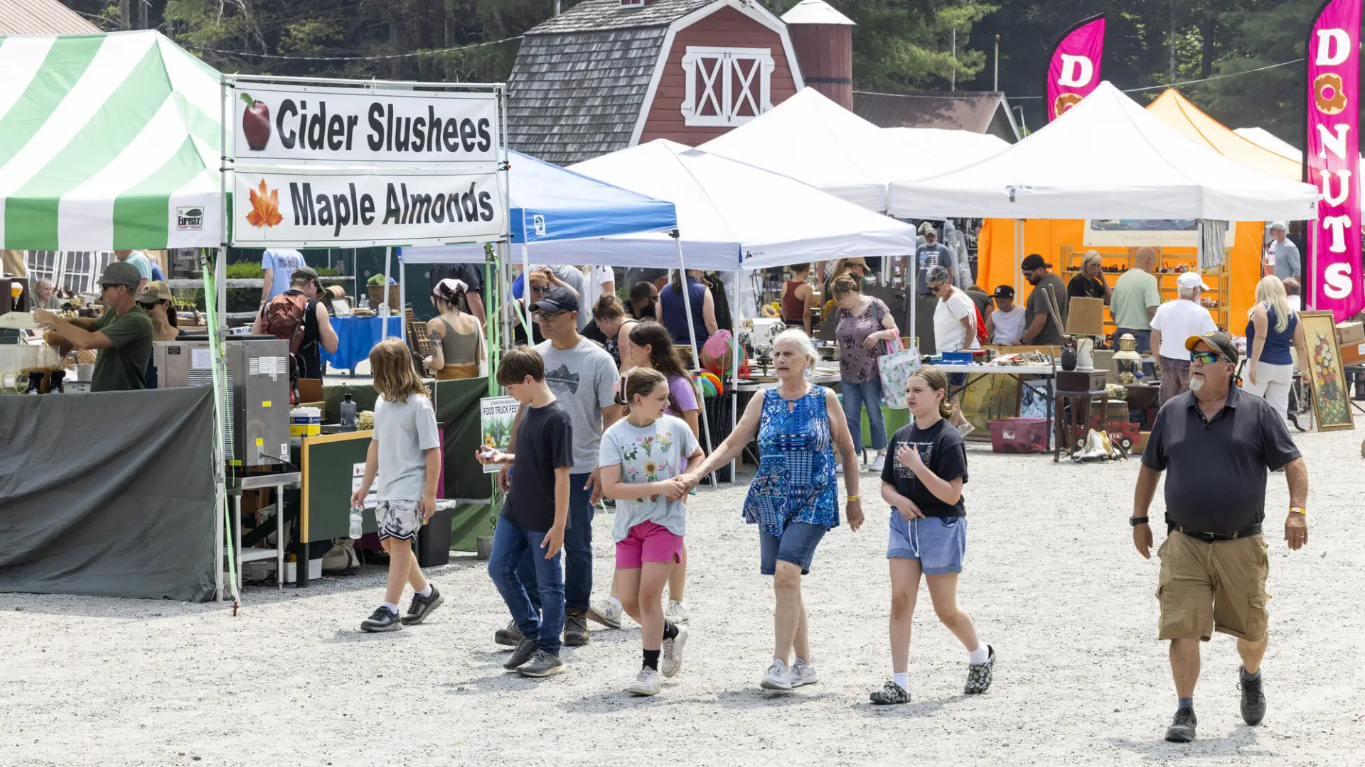 Brimfield shoppers