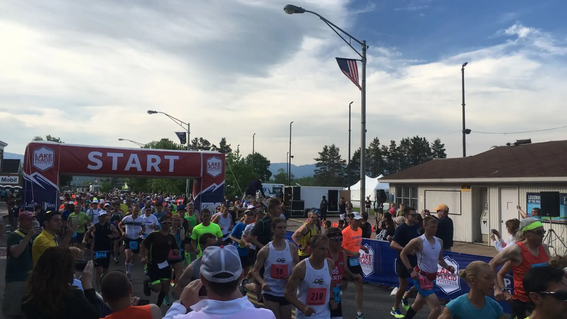 Over 1,000 runners about to take on the breathtaking LP Marathon and Half Marathon courses.
