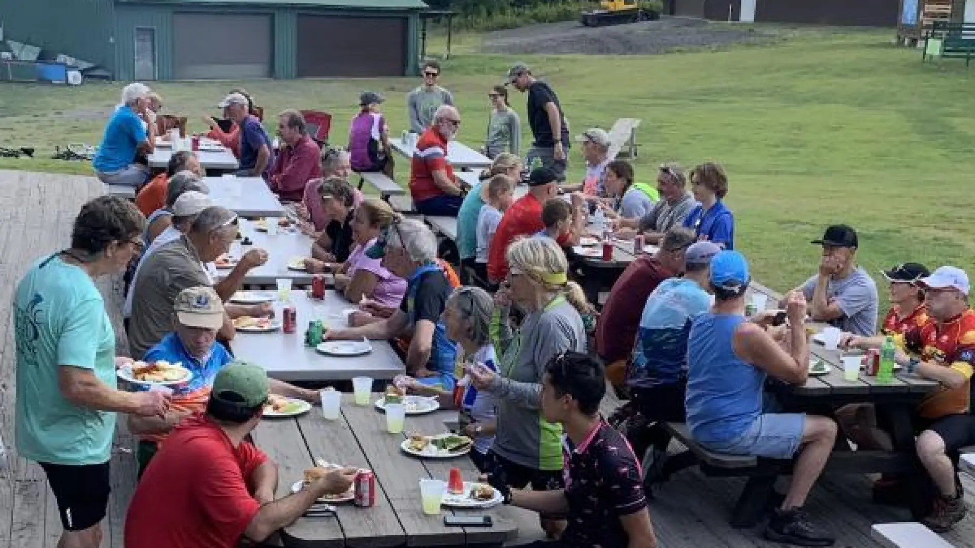 outdoor diners at multiple picnic tables
