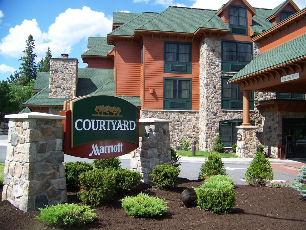 Entry sign for Courtyard 