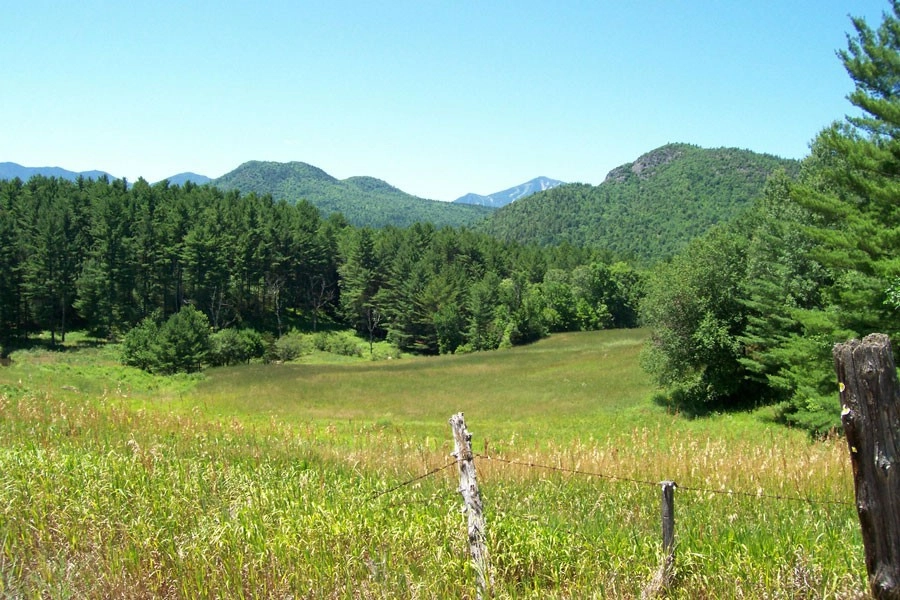 The side roads go through tranquil landscapes.