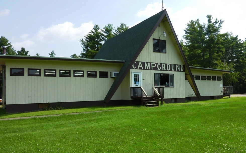 An a-frame peaked roof, flanked by two extensions with Campground across the front.