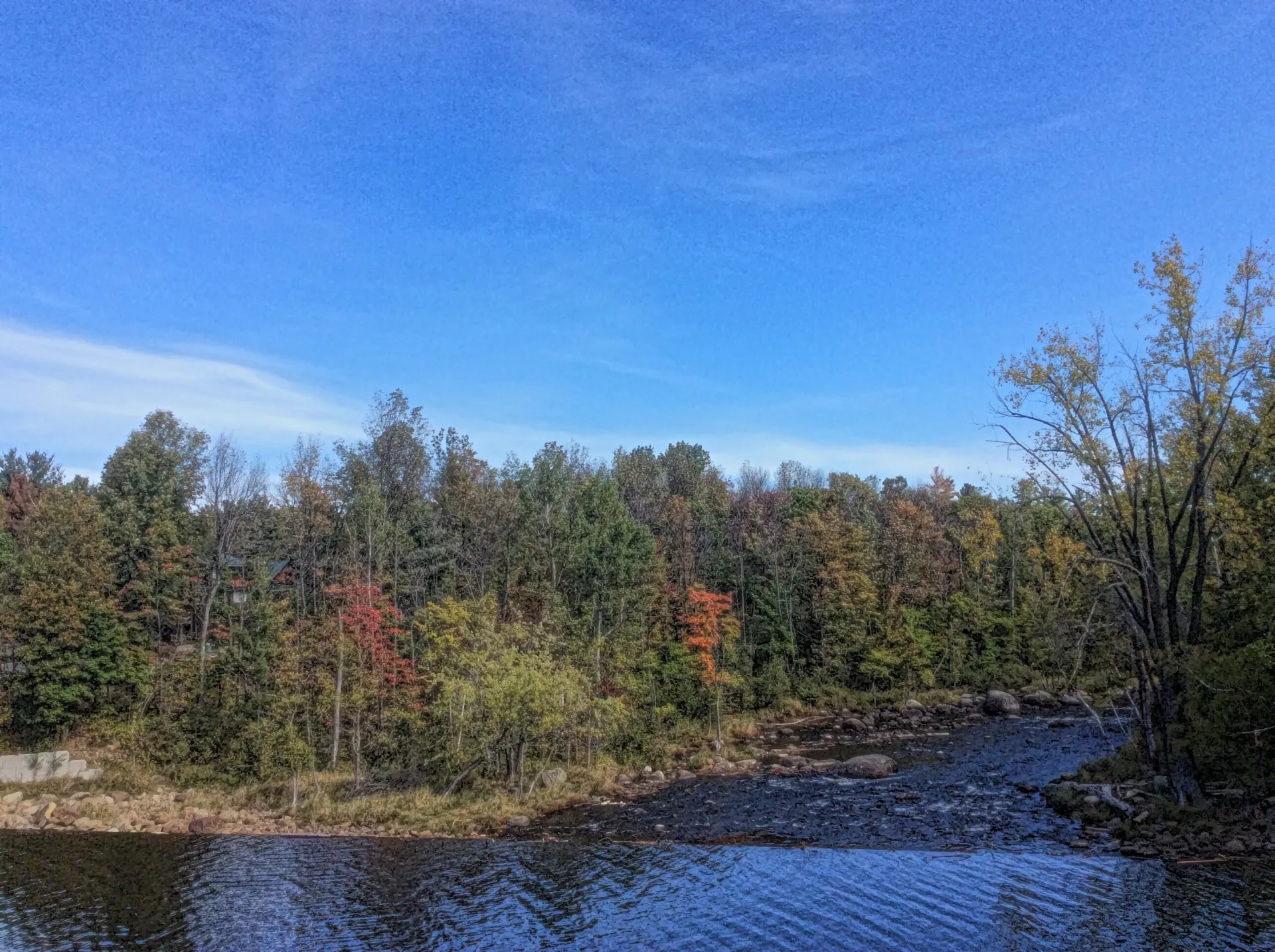 Leave the dam and see the river follow the road.
