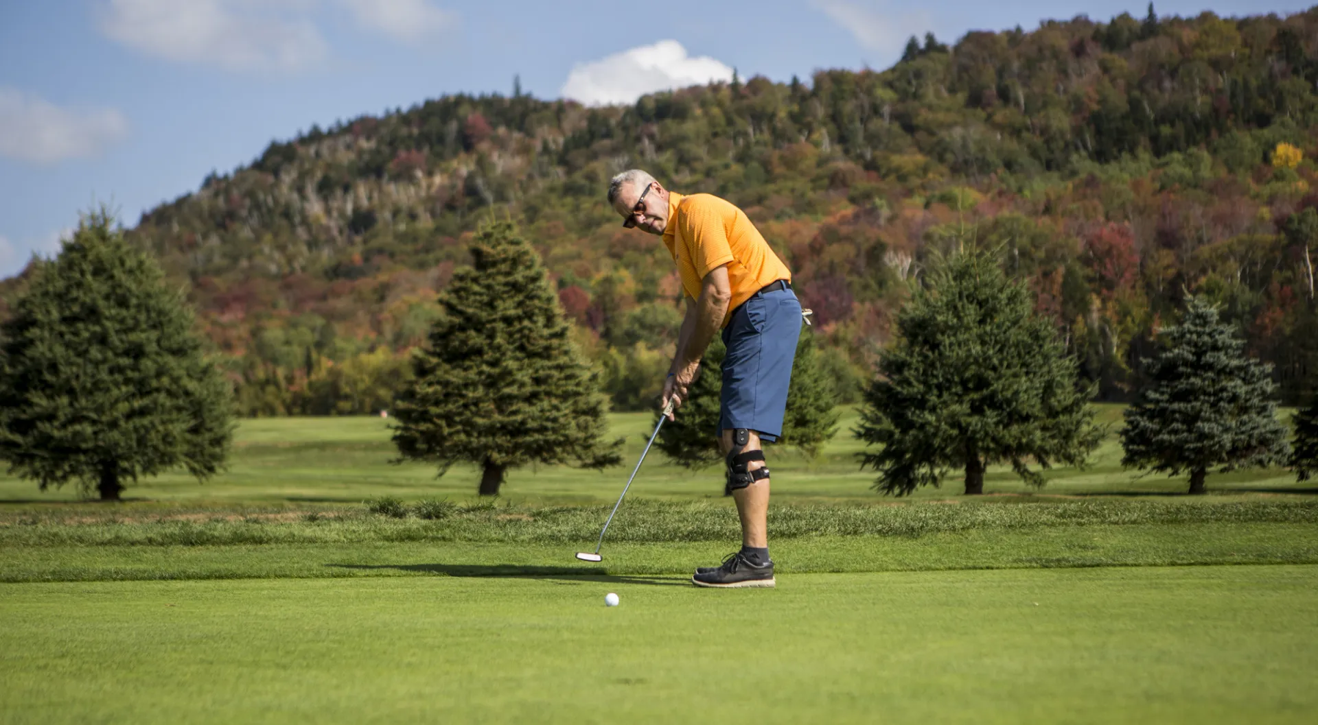 a man lines up his putt