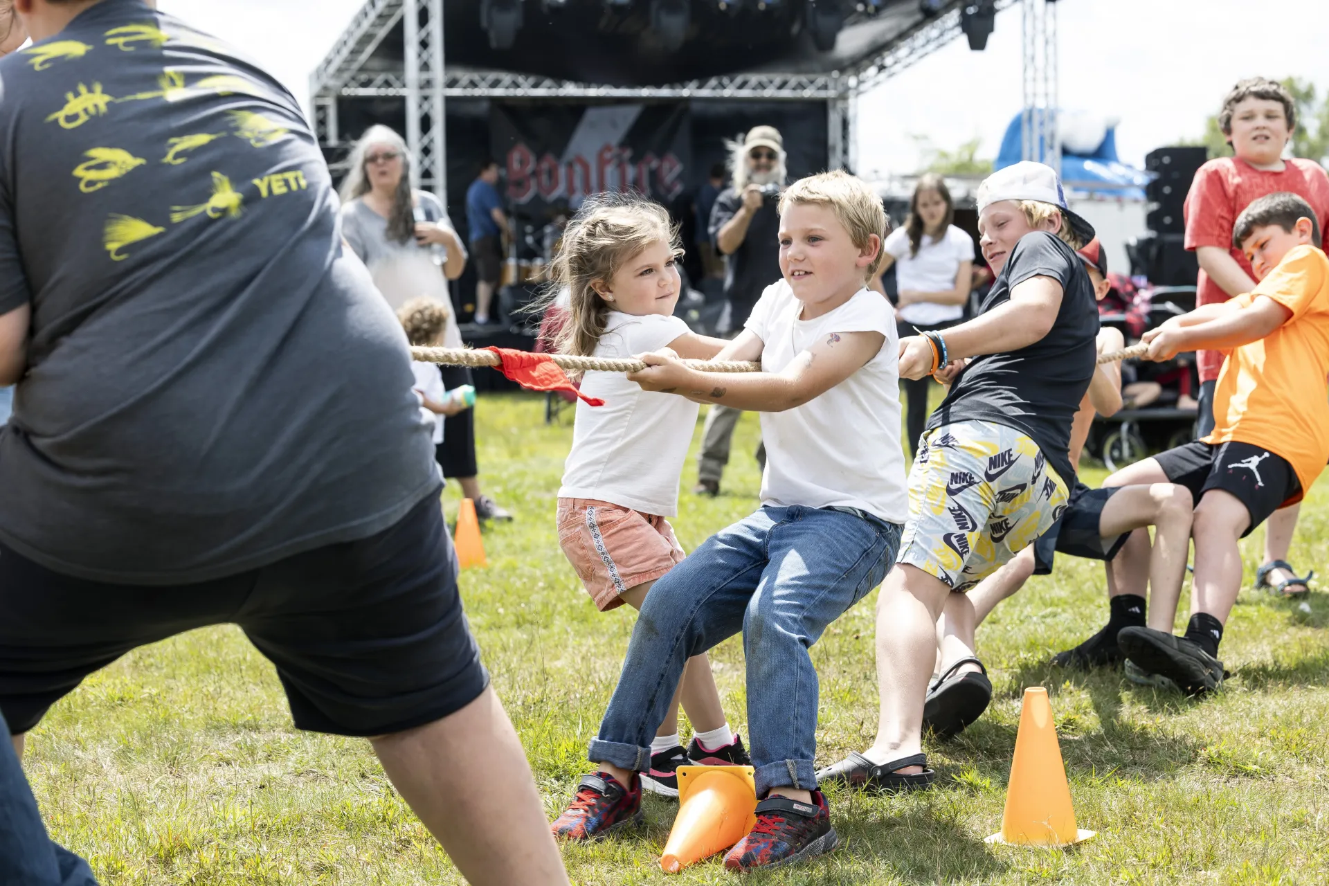Kids play tug of war