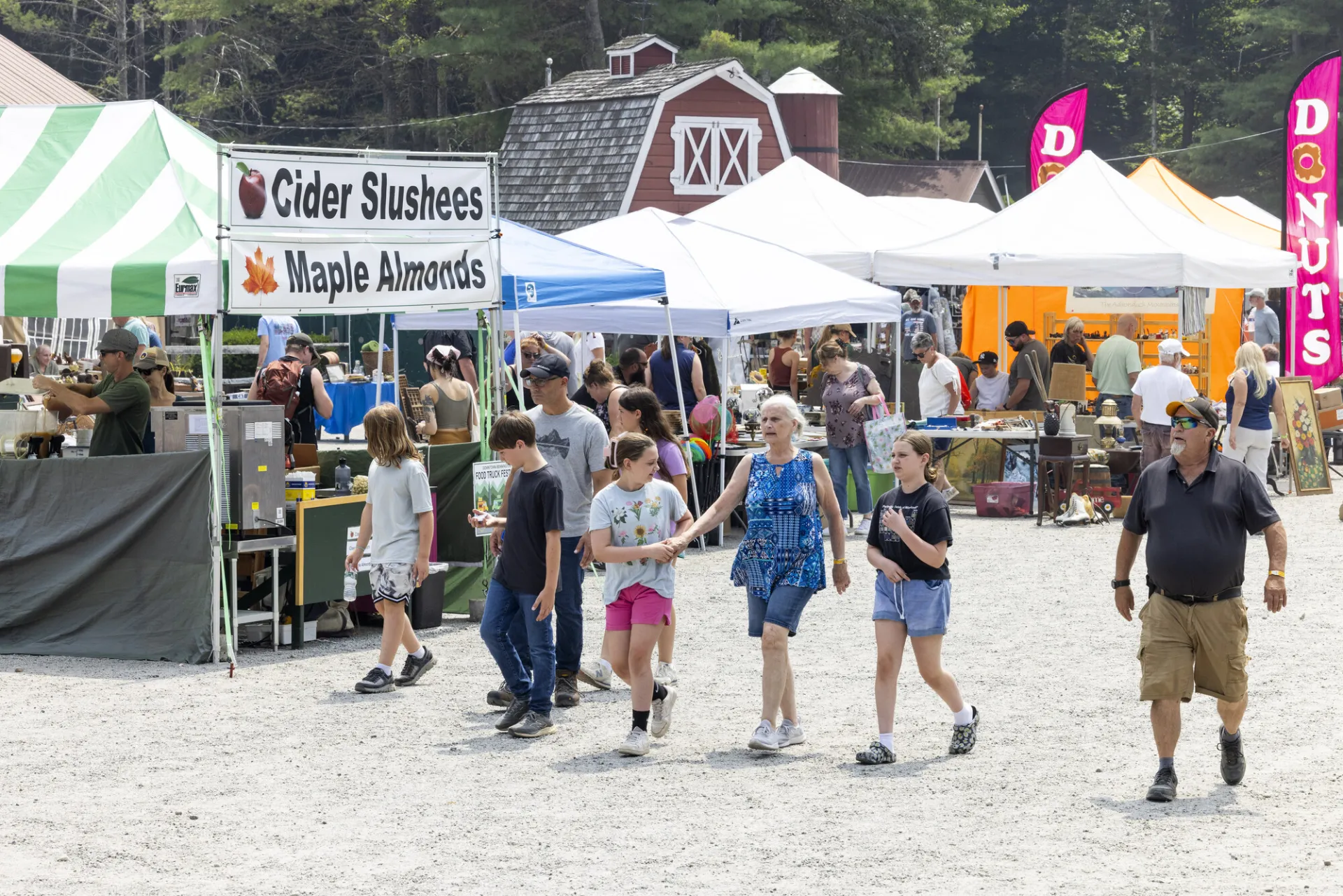 Brimfield shoppers