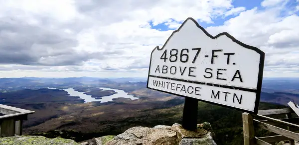 The sign at the summit of Whiteface mountain showing the elevation is 4,867 feet above sea level