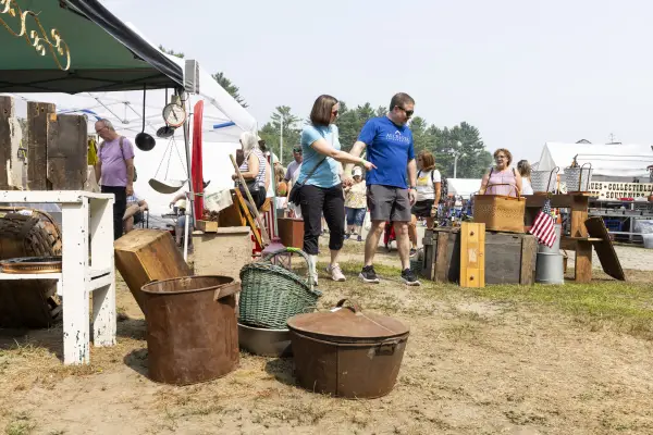 Brimfield shoppers