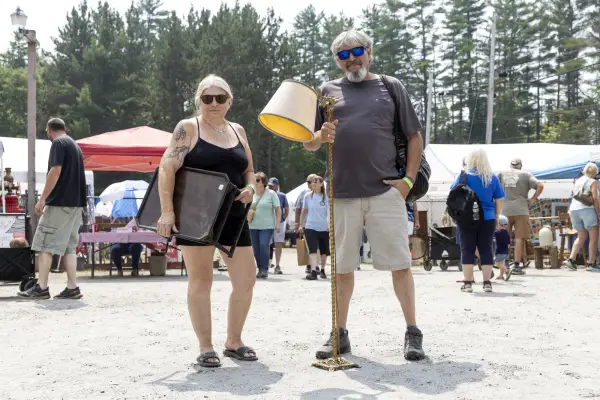 Brimfield shoppers