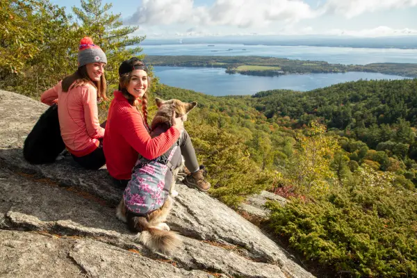 Rattlesnake Mountain welcomes children and dogs.