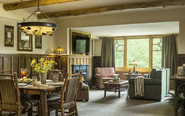 Lodge suite with diningroom and livingroom