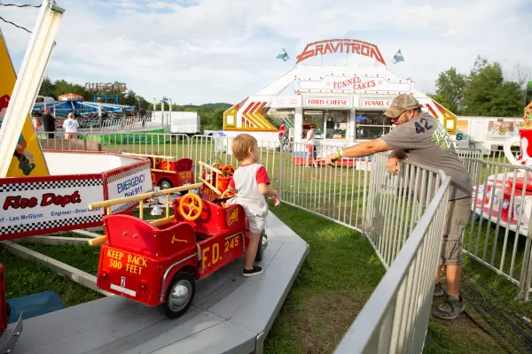 Man reaches out to child on amusement park ride