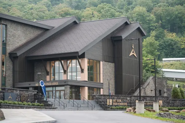 The Mountain Pass lodge