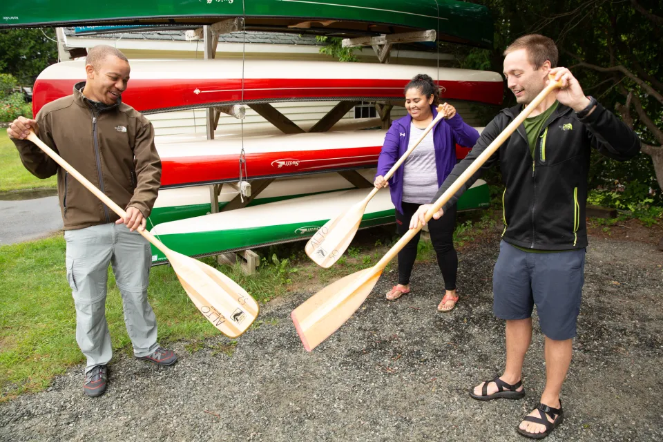 A guide teaches clients how to paddle