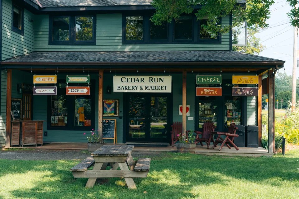 The entrance to Cedar Run Bakery during the summer.